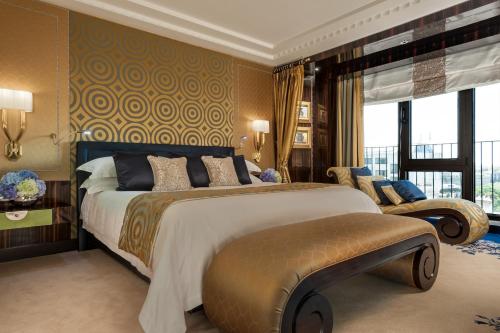 Four Seasons Hotel London at Park Lane Image