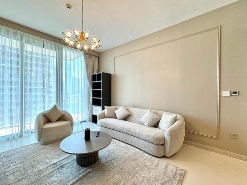 Posezení v ubytování 1BR Luxurious Beachfront Apartment