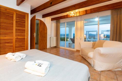 two beds in a room with a couch and a window at Villa near San Antonio in San Antonio