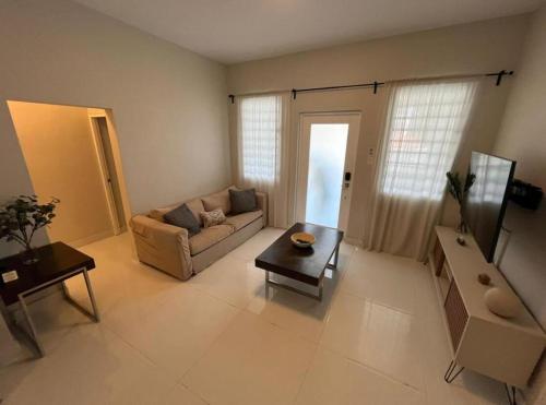 Zona de estar de Breathtaking 3-Br Beachside Apt