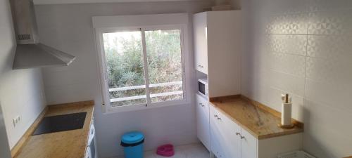 a kitchen with a sink and a window at Sol y Mar II in Guardamar del Segura