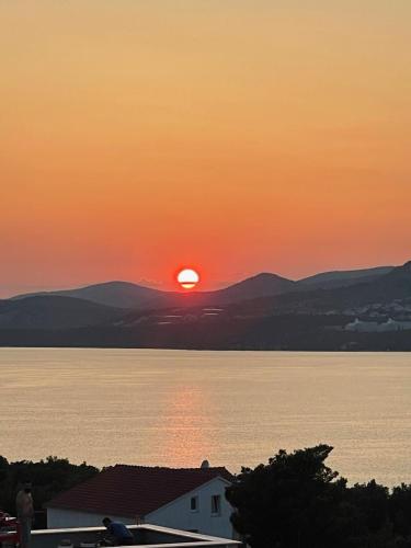Villa Sofrania- Panoramic Views, Pool, Hot Tub, Location!