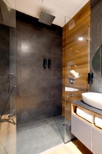 Koupelna v ubytování Aceotel Select Tulsi Vijay Nagar- A Luxury Boutique Hotel