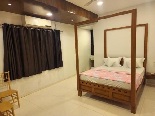 A bed or beds in a room at Kuber hotel
