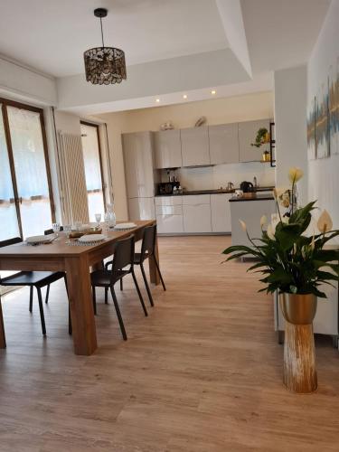 Η κουζίνα ή μικρή κουζίνα στο Civico 62 relax vicino al lago