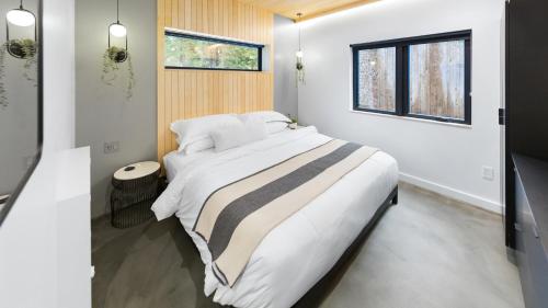 a bedroom with a large bed and a window at RAVN HAÜS - Oregon's Premier Alpine Retreat in Government Camp