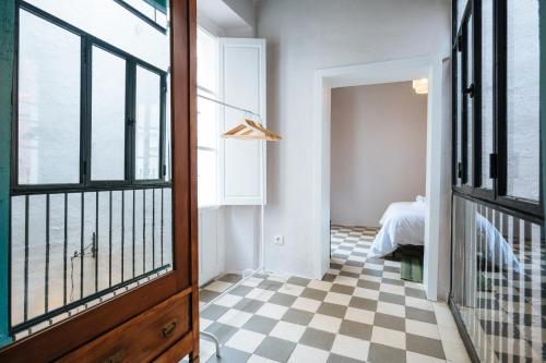 Independent Beautiful House Seville City center with Private Parking