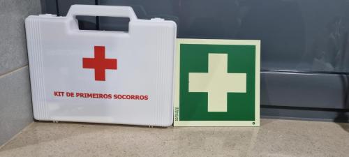 a white and green sign next to a wall at Casa Barbeiro in Pombal