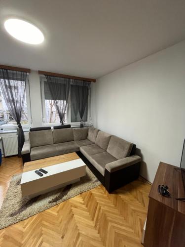 a living room with a couch and a coffee table at Stan na dan Apartman TRG in Derventa