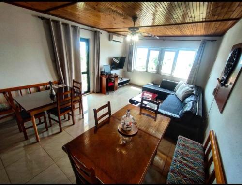 Posezení v ubytování Manora Sucuraj 2 bedroom apartment