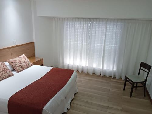 A bed or beds in a room at Hotel Neptuno