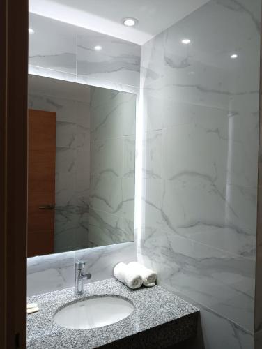 Bilik mandi di Hotel Neptuno