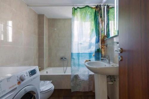 Spacious 3bdr apart w/balcony-5 mins to acropolis