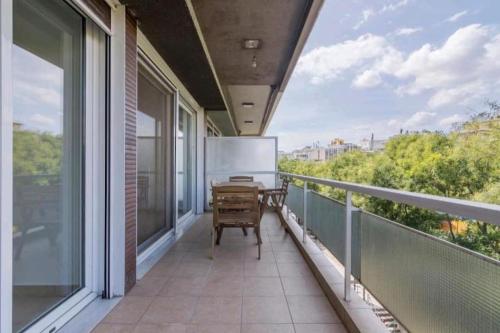 Spacious 3bdr apart w/balcony-5 mins to acropolis