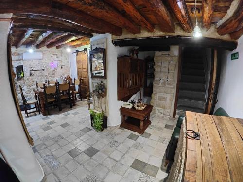 a kitchen and dining room with a wooden table at Apartamentos Casa Nino in Montefrío