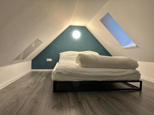 a bed in a room with a roof at Schönes Appartement, zentral in Biberach in Biberach an der Riß