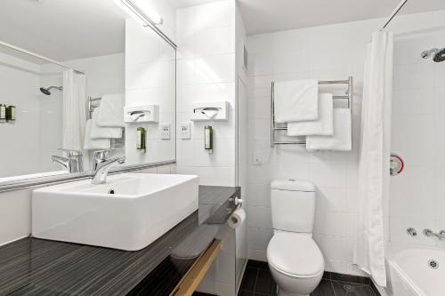 Koupelna v ubytování Hotel Elms Christchurch, an Ascend Collection Hotel