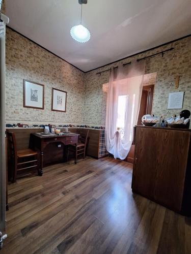 an empty room with a desk and a window at Portella delle Fate in Sora