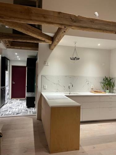 a kitchen with a sink and a counter top at Villa Hekuma in Keränen