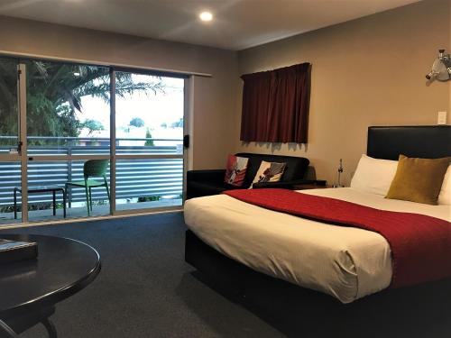 Postel nebo postele na pokoji v ubytování Phoenix Motels