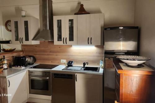 A kitchen or kitchenette at Easy Paris