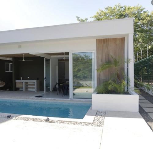 Casa Cocobolo, Huacas