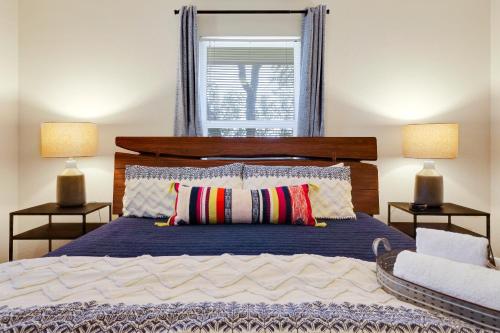 a bedroom with a large bed with two lamps at Richters Garage - A Birdy Vacation Rental in Boerne