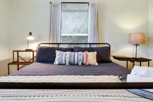 a bedroom with a bed with pillows and a window at Richters Garage - A Birdy Vacation Rental in Boerne