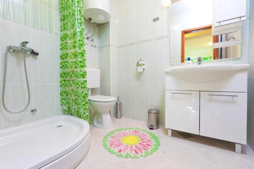 A bathroom at Apartments Branka