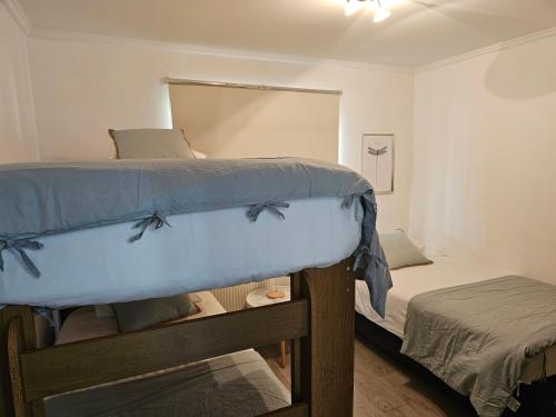 a bedroom with a bunk bed and a bed at Espectacular Bahía Bonita depto 32 in Concón
