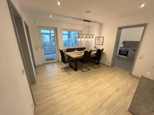 a dining room with a table and chairs at Ferienwohnung zur Birke in Neuhausen ob Eck