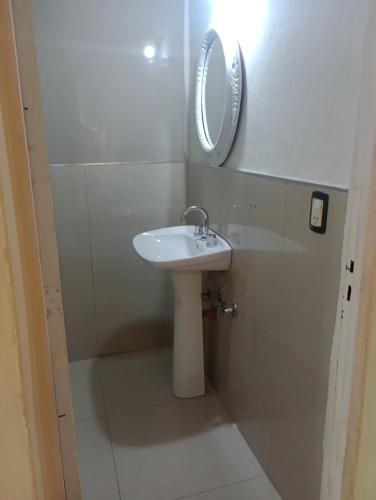 a bathroom with a sink and a mirror at AlquiloenNeuquen in Neuquén