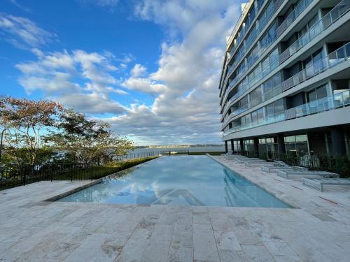 a swimming pool in front of a building at Villa Ángela in Posadas