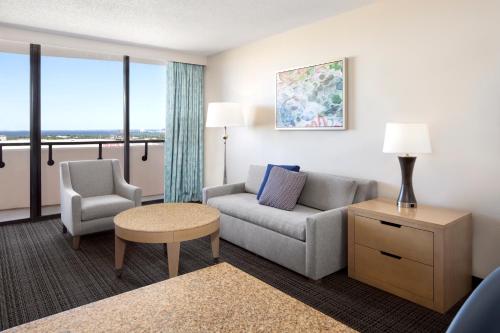 Embassy Suites by Hilton Tampa Airport Westshore Image