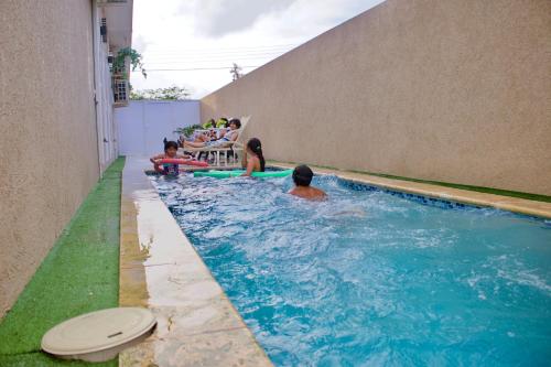 Kolam renang di atau dekat dengan 1-Bed self contained Apartment in Noord with Pool