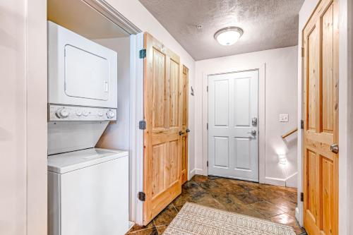 a laundry room with a washer and dryer at The Restful Retreat in Park City