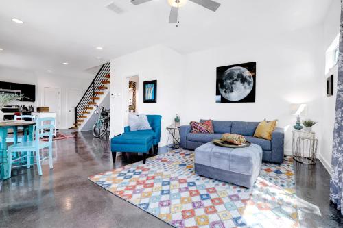 a living room with a blue couch and a table at Urban - A Birdy Vacation Rental in San Antonio