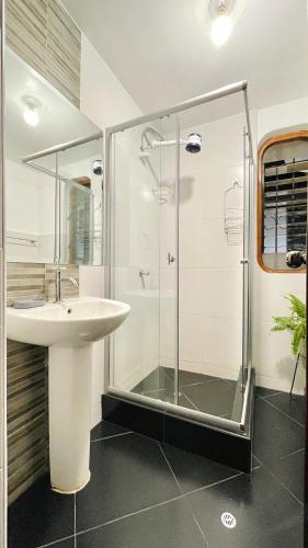 Ένα μπάνιο στο Allincay Cusco Apart Hotel