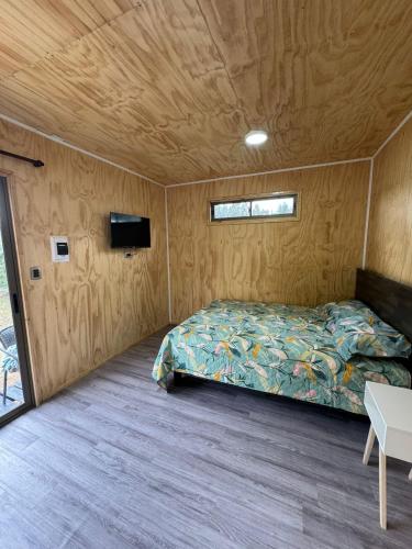 Postel nebo postele na pokoji v ubytování Tiny House Valle Escondido (2 personas)