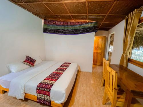Giường trong phòng chung tại Hmong Culture Homestay