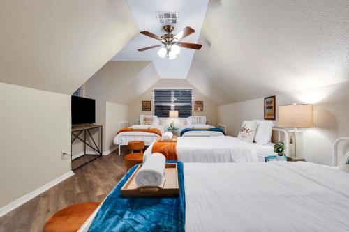 a bedroom with three beds and a ceiling fan at Wanderlust - A Birdy Vacation Rental in San Antonio