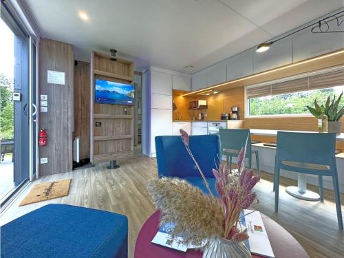 Μια τηλεόραση ή/και κέντρο ψυχαγωγίας στο Tiny House, Neunburg vorm Wald