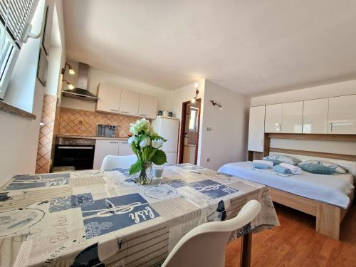 Apartments with parking space Barbat, Rab - 22167