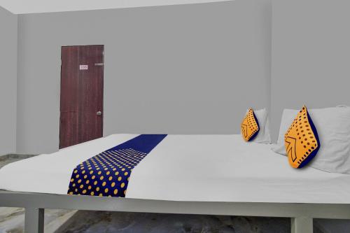 Un ou plusieurs lits dans un hébergement de l'établissement SPOT ON Hotel Welcome Inn