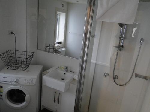 Bilik mandi di Brighton Serviced Apartments