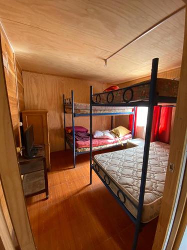 Katil dua tingkat atau katil-katil dua tingkat dalam bilik di CABAÑA EL QUISCO