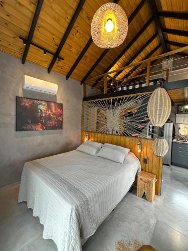 a bedroom with a large bed in a room at Cabanas Sonho Rosa - com banheira hidro e cesta de café cortesia na primeira manhã in Imbituba