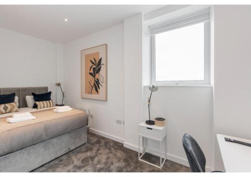 Ένα ή περισσότερα κρεβάτια σε δωμάτιο στο Designer Flat in Prime Location