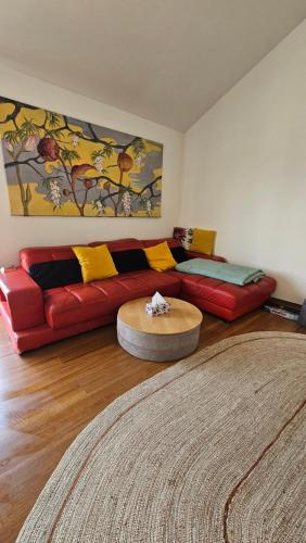 Gallery image of This fabulous, single-level 3 plus 1 small room with folding sofa home in Auckland