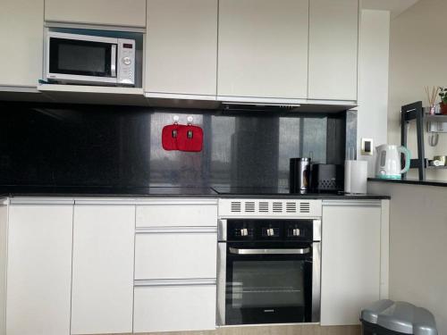 Køkken eller tekøkken på DEPARTAMENTO CENTRICO DE LUJO CON PISCINA Y COCHERA